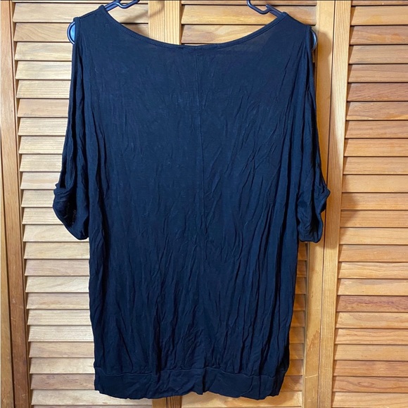 ๐ฆYidarton, Sz Medium, Open Shoulder, Peacock Feathers Design, Short Sleeve Top - Picture 9 of 9